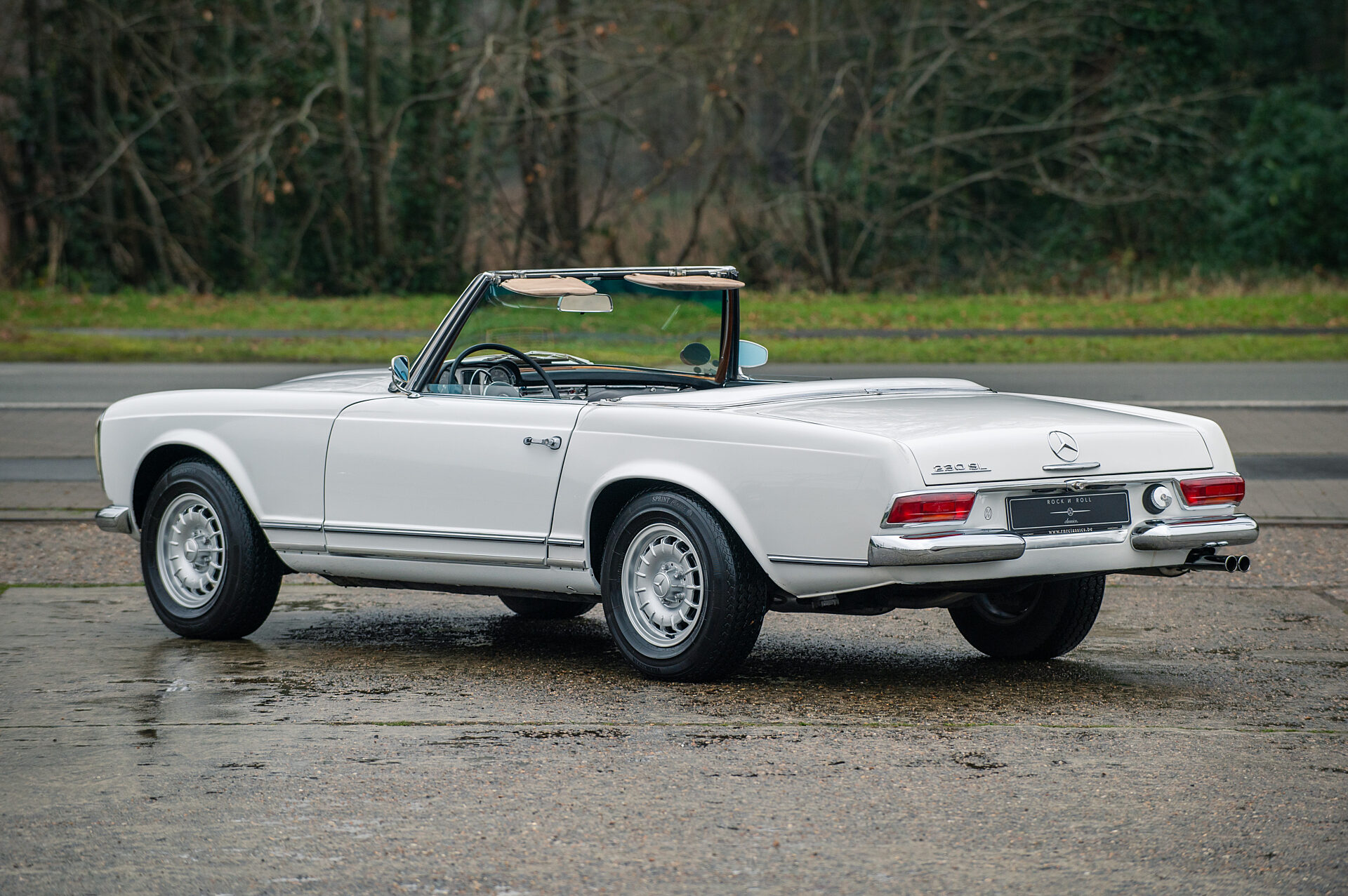 1965 Mercedes-Benz 230SL Pagoda