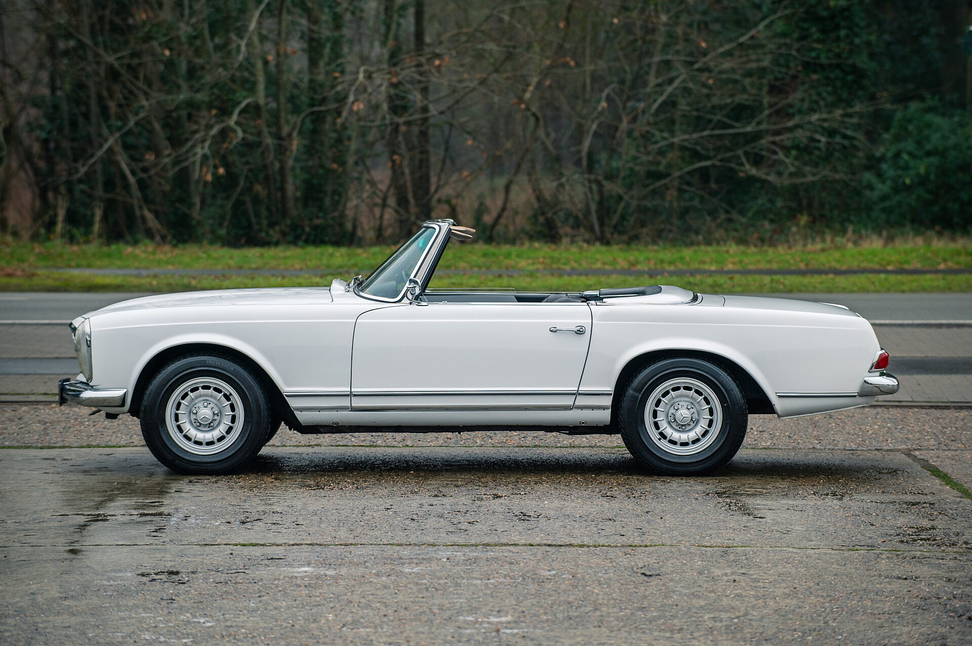1965 Mercedes-Benz 230SL Pagoda