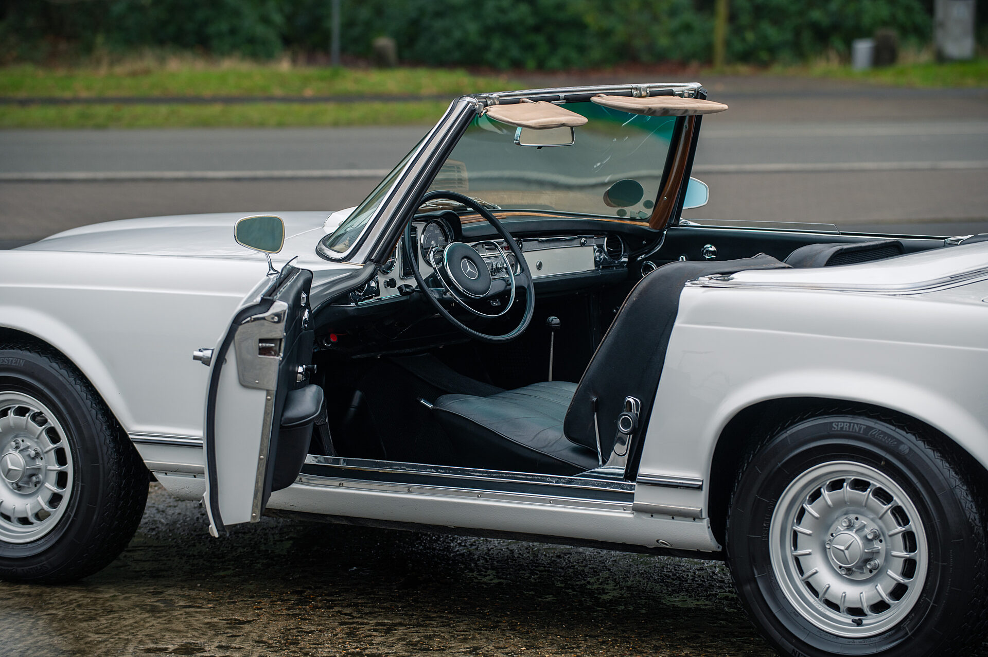 1965 Mercedes-Benz 230SL Pagoda