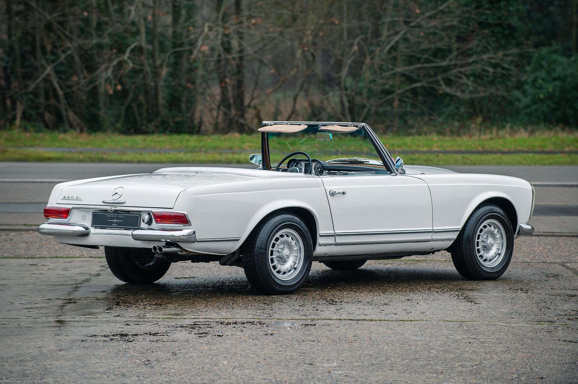 1965 Mercedes-Benz 230SL Pagoda