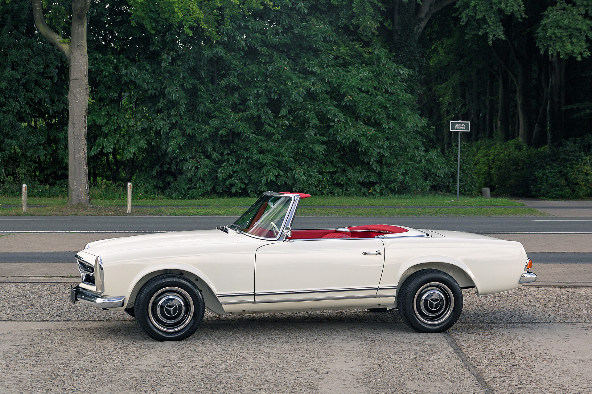 1967 Mercedes-Benz 230SL Pagoda