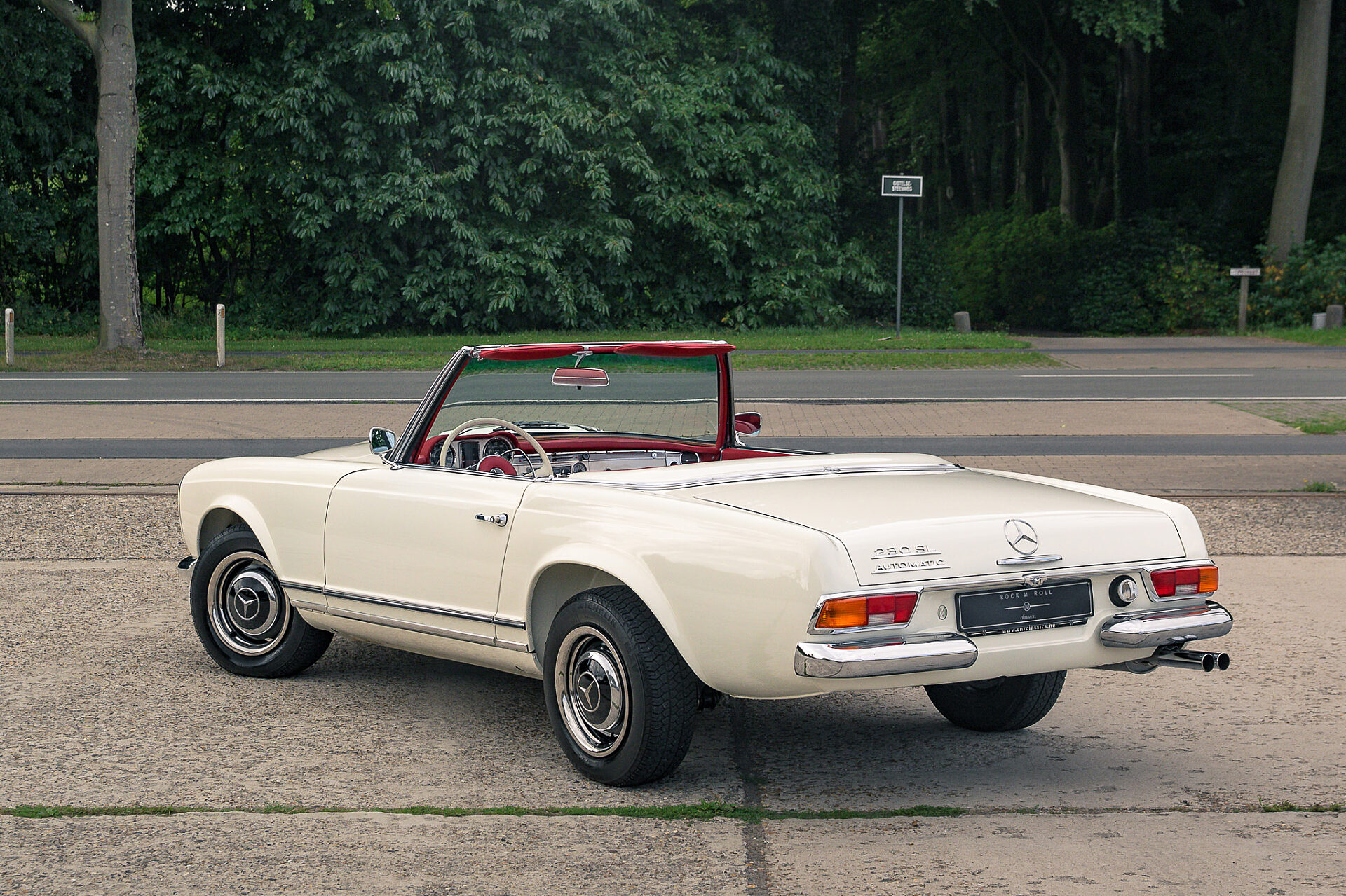 1967 Mercedes-Benz 230SL Pagoda