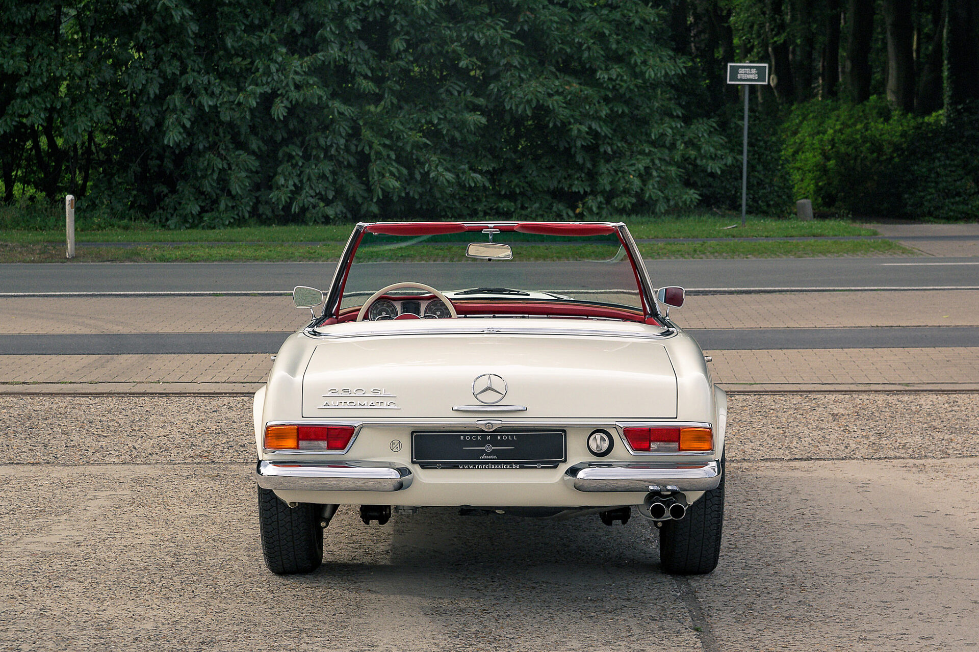 1967 Mercedes-Benz 230SL Pagoda