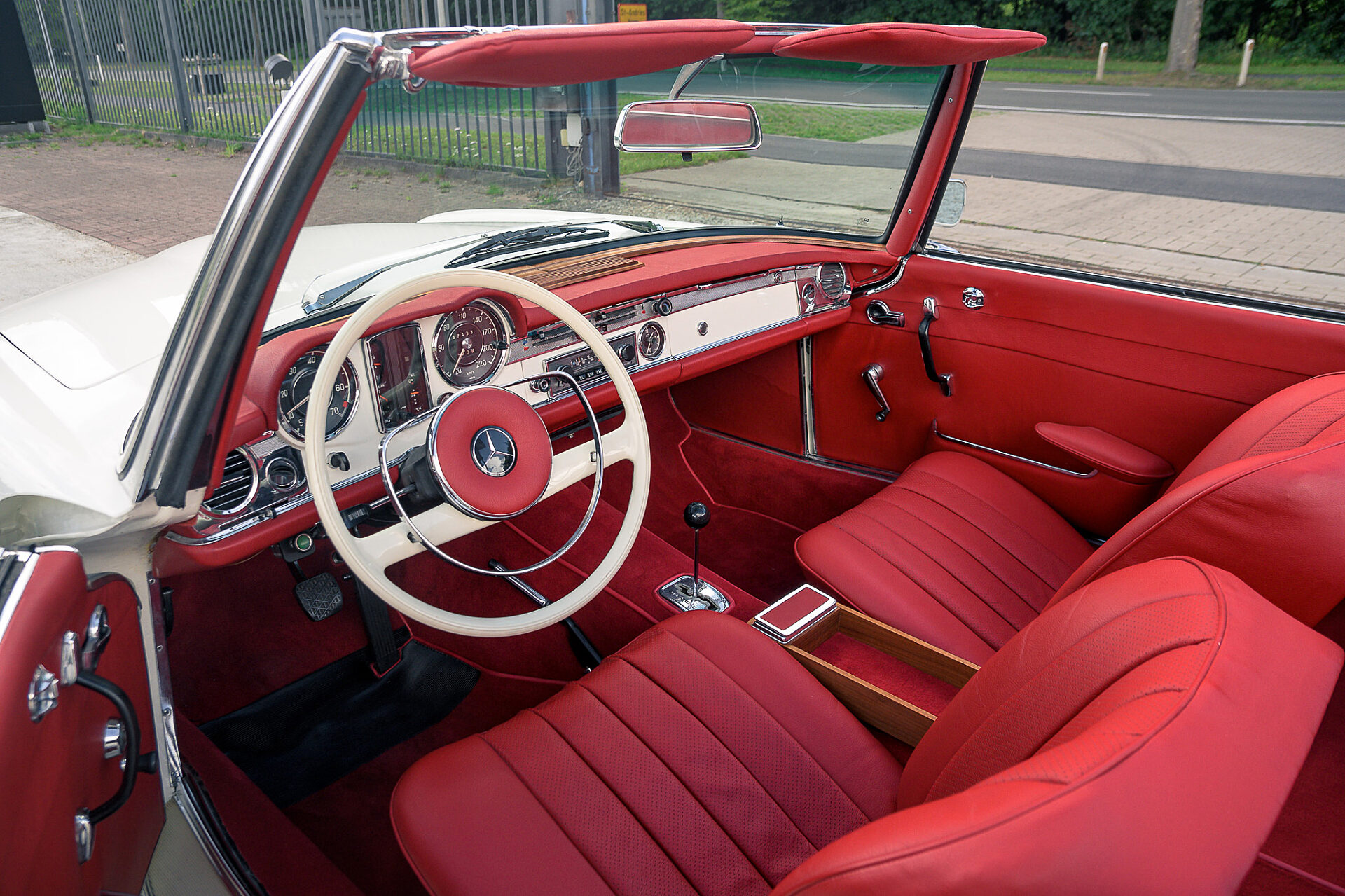 1967 Mercedes-Benz 230SL Pagoda