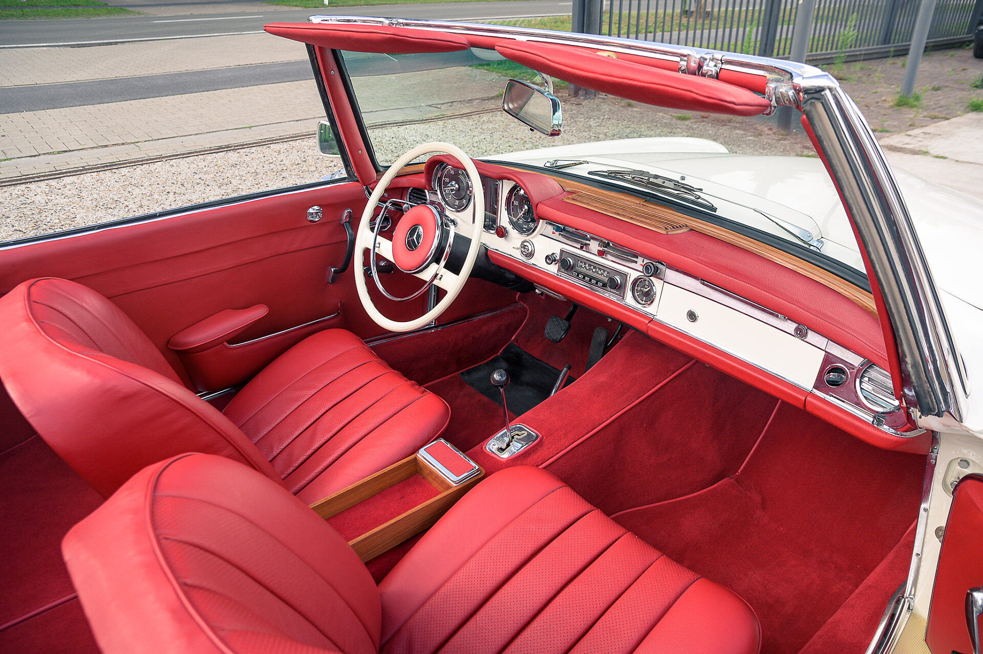 1967 Mercedes-Benz 230SL Pagoda