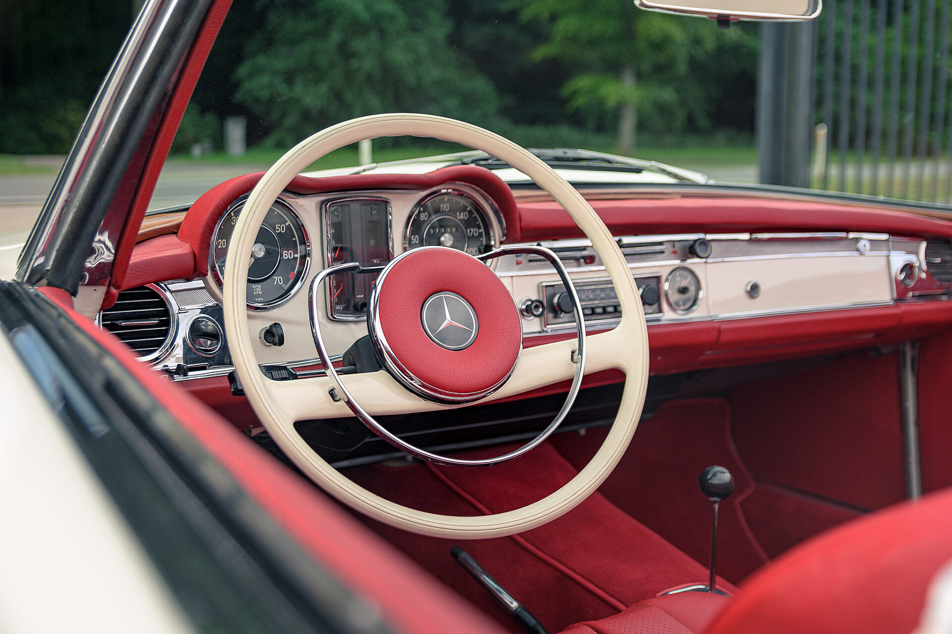 1967 Mercedes-Benz 230SL Pagoda
