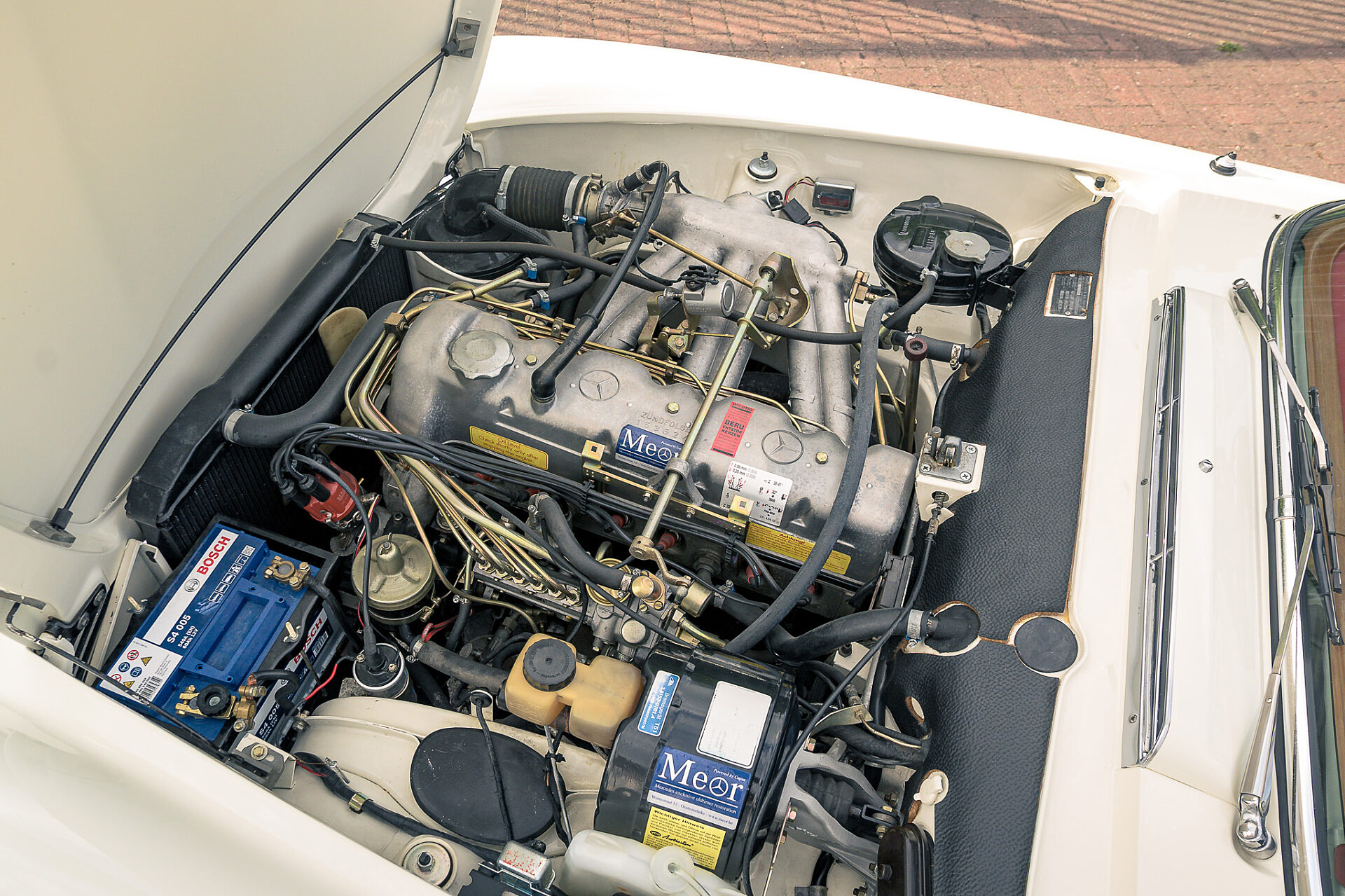 1967 Mercedes-Benz 230SL Pagoda