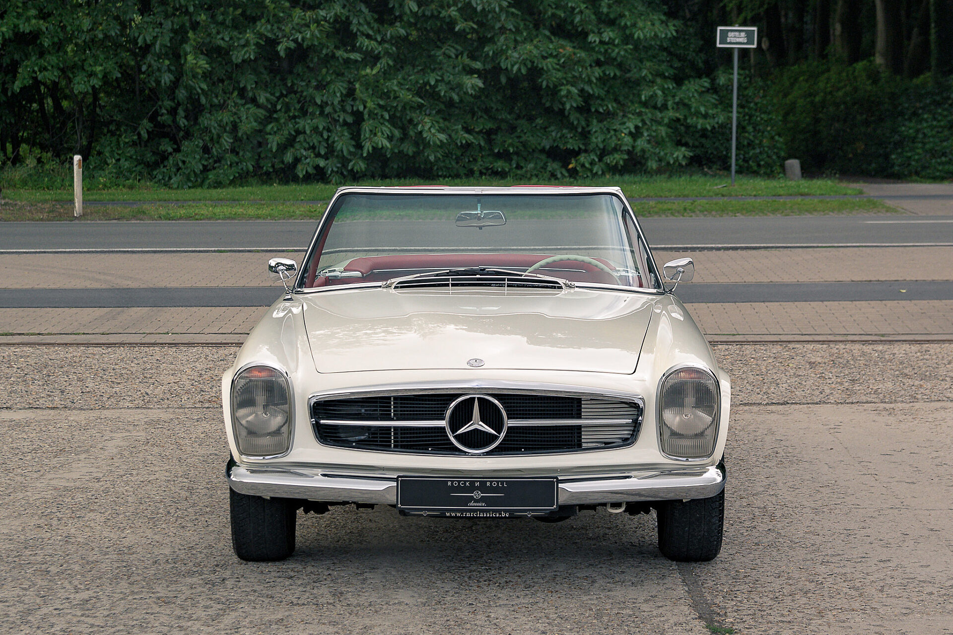 1967 Mercedes-Benz 230SL Pagoda
