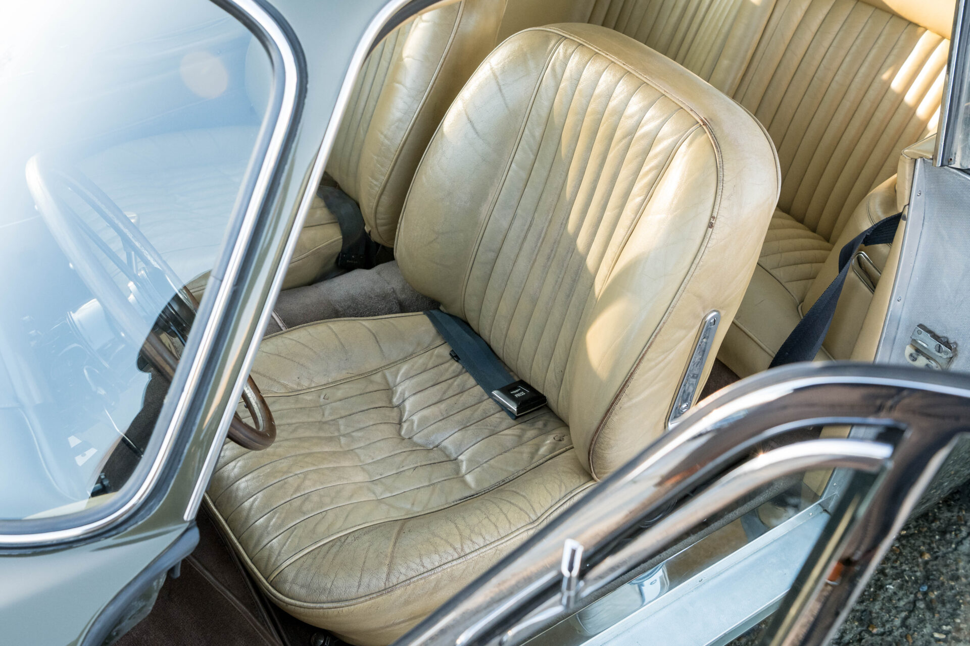 1970 Aston Martin DB6 MK2