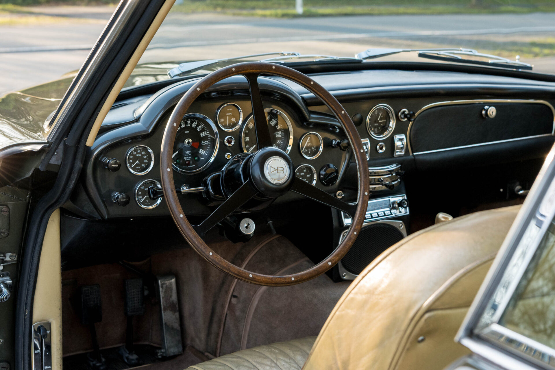 1970 Aston Martin DB6 MK2