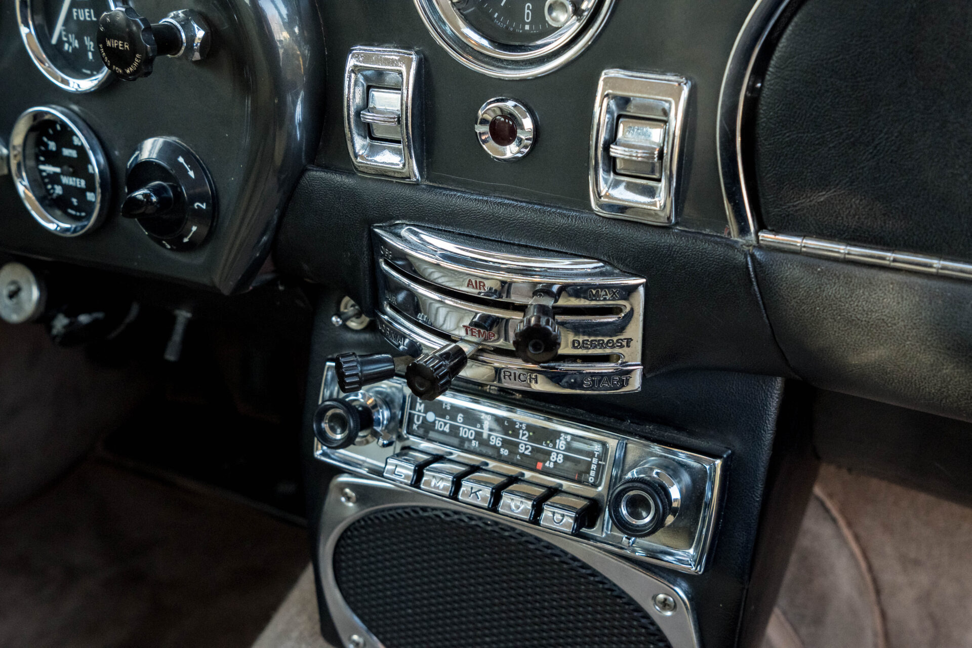 1970 Aston Martin DB6 MK2