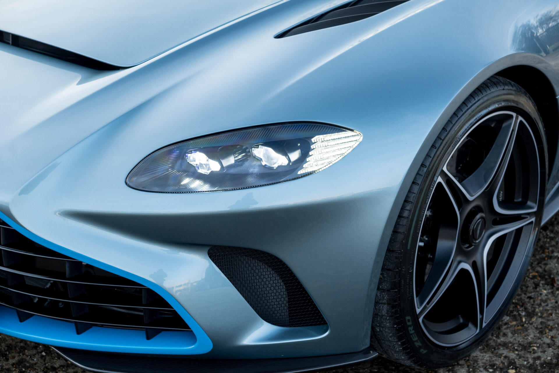 2021 Aston Martin V12 Speedster Maverick Edition